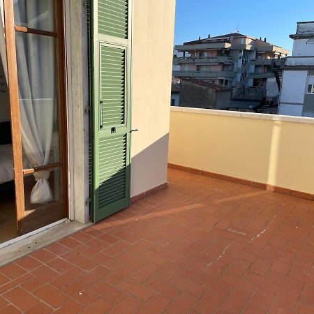 Accogliente Camera Singola Con Balcone A 500 Mt Dal Mare Марина-ди-Каррара Экстерьер фото
