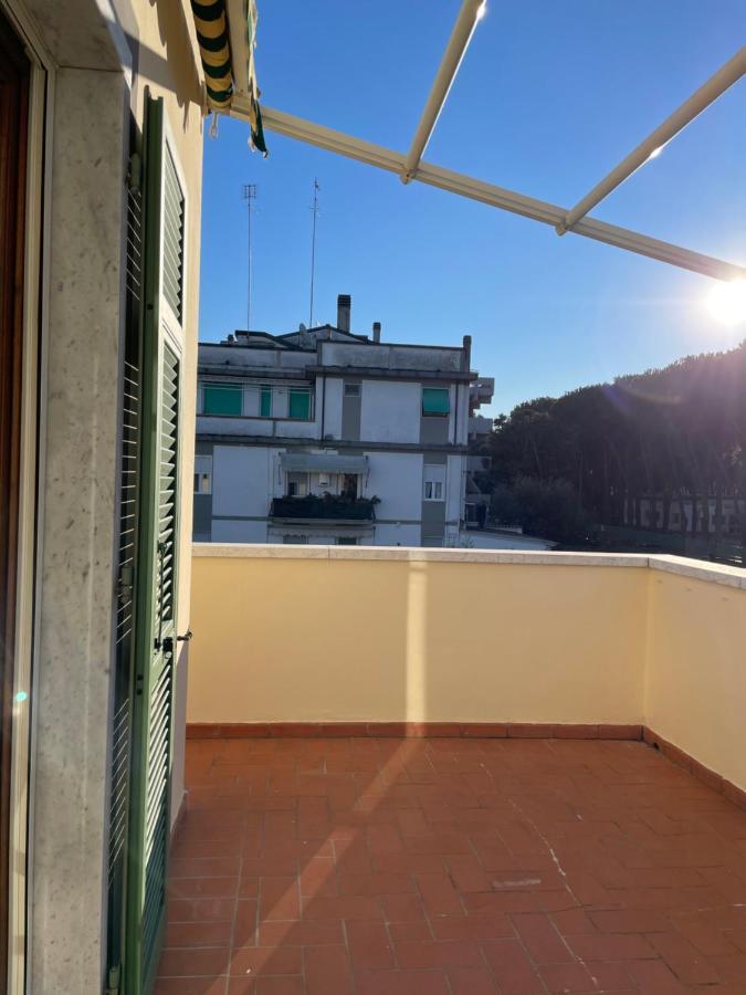 Accogliente Camera Singola Con Balcone A 500 Mt Dal Mare Марина-ди-Каррара Экстерьер фото